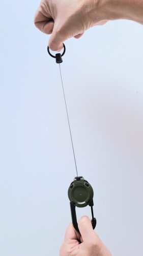 Karabíner kihúzható drótkötéllel