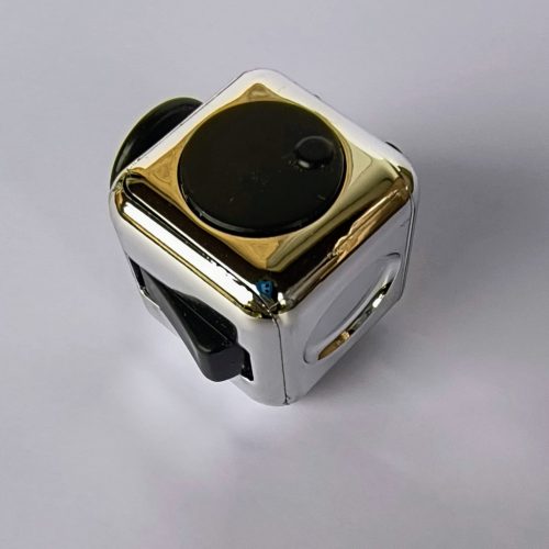 Fényes ezüst vagy arany színű különleges Fidget Cube